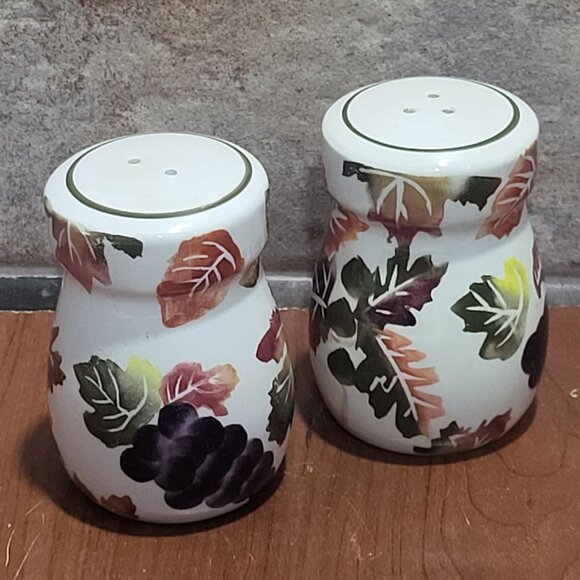 WCL Fruit Leaf Salt Pepper Shakers Cream Autumn Colors Ceramic Fall Thanksgiving - Picture 6 of 9